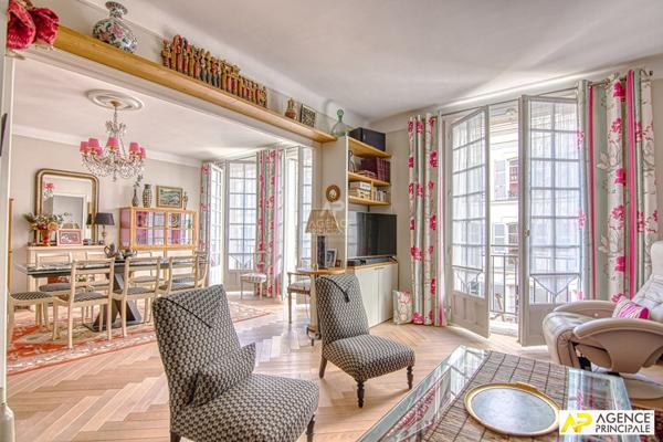 Versailles Notre-Dame Appartement 5 pièces 111 m² carrez situé au 2ème étage avec ascenseur, cave et box en option €1 095 000 ** - Référence 27224