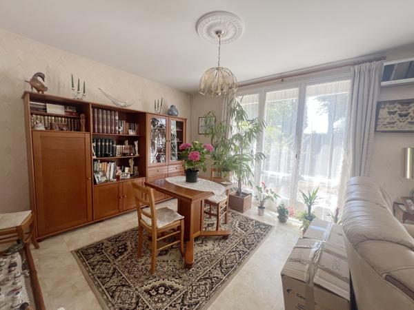 Maison
                                                                                                                                                                                                                                                                                                                        6 pièce(s)                                                                                                                                                                                                          4 chambre(s)                                                                                                                                                                                                          130  m²