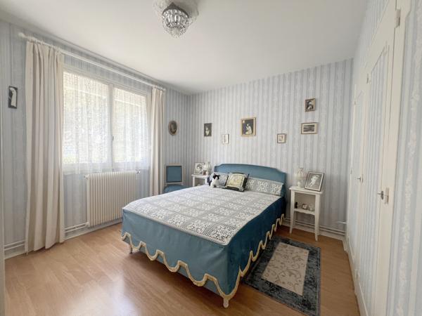 Maison
                                                                                                                                                                                                                                                                                                                        6 pièce(s)                                                                                                                                                                                                          4 chambre(s)                                                                                                                                                                                                          130  m²