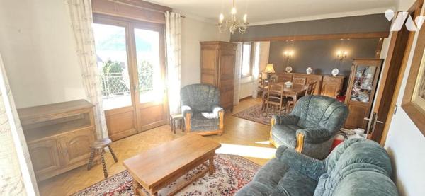 Etival Clairefontaine - Grand pavillon avec dépendances et terrain 