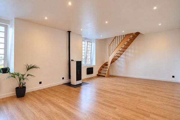 Duplex T5 Entièrement Rénové avec Parking Couvert