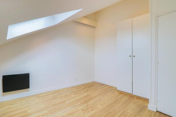Duplex T5 Entièrement Rénové avec Parking Couvert