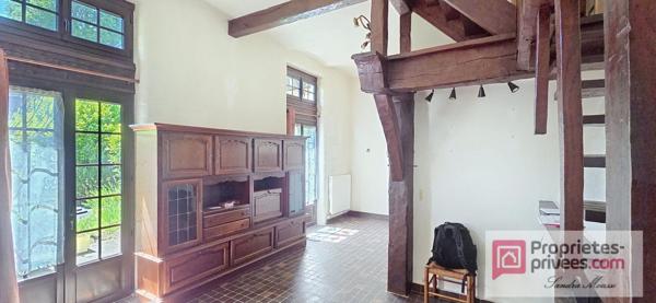 Maison de charme avec terrasse et beau potentiel