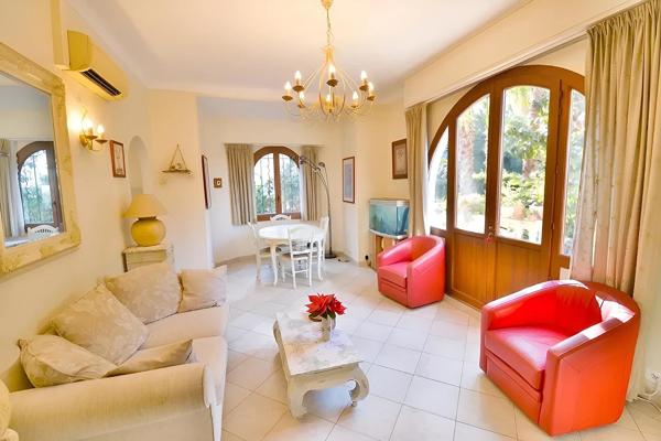 Maison typique de Juan-les-Pins : le calme absolu au coeur de la ville