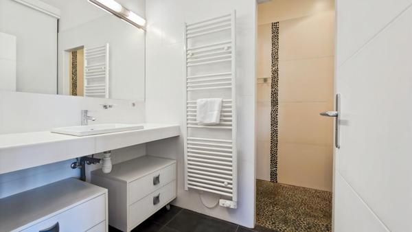 PROPRIANO, appartement de standing de type 4 de 101 m2 terrasse vue mer 2 places de parking