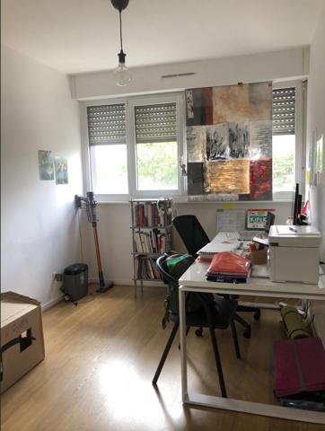 Vente
                Appartement66 m² - 3 Pièces -
                    RONCHIN (59790)