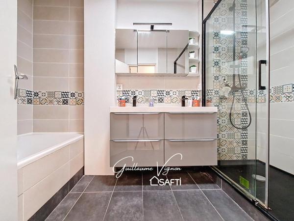 T5 lumineux en bon état dans centre bourg