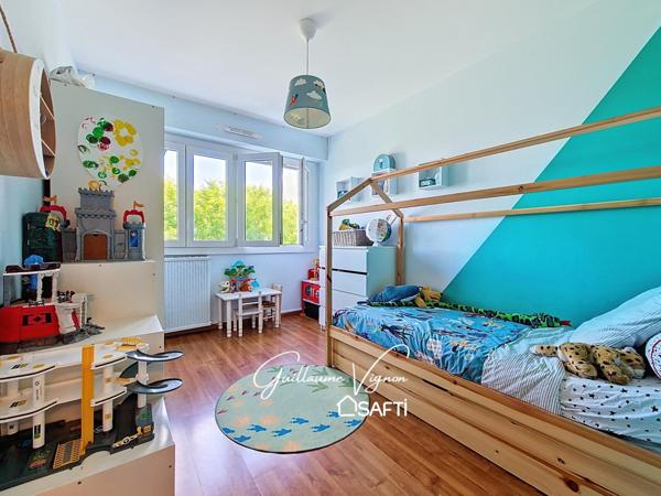 T5 lumineux en bon état dans centre bourg