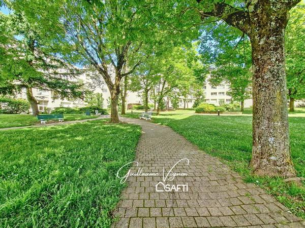 T5 lumineux en bon état dans centre bourg