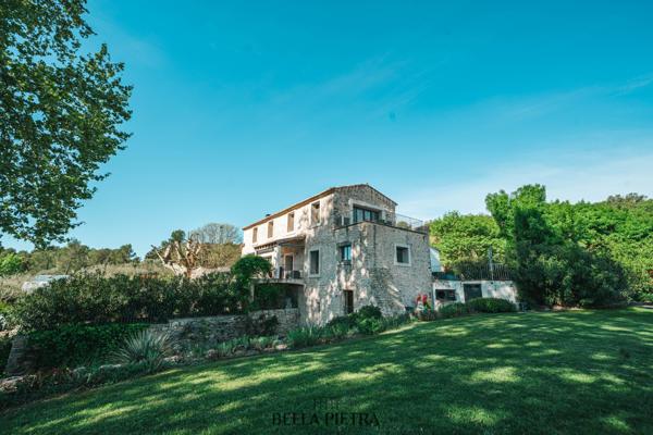 Castries (34160) Ancien moulin à eau du XIXe siècle de 360 m2 – Domaine rénové avec gîtes classés – 1,1 ha – Proche Montpellie