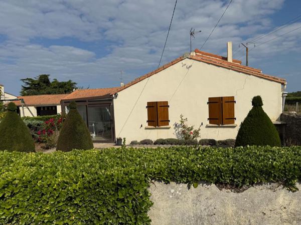 17190 - " Ancienne ferme" - Ensemble Immobilier 10 pièce(s) 147 m2 - LILEAU -