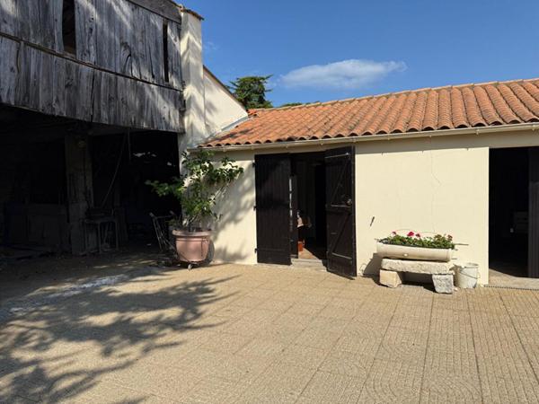 17190 - " Ancienne ferme" - Ensemble Immobilier 10 pièce(s) 147 m2 - LILEAU -