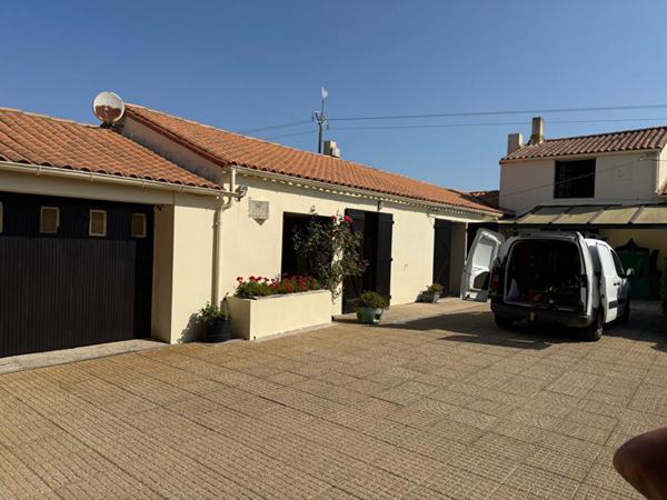 17190 - " Ancienne ferme" - Ensemble Immobilier 10 pièce(s) 147 m2 - LILEAU -