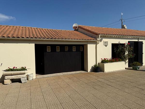 17190 - " Ancienne ferme" - Ensemble Immobilier 10 pièce(s) 147 m2 - LILEAU -