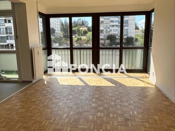 Location Appartement 4 pièces 84.3 m² - FEUILLETIERE TOUR 2 Villars 42390