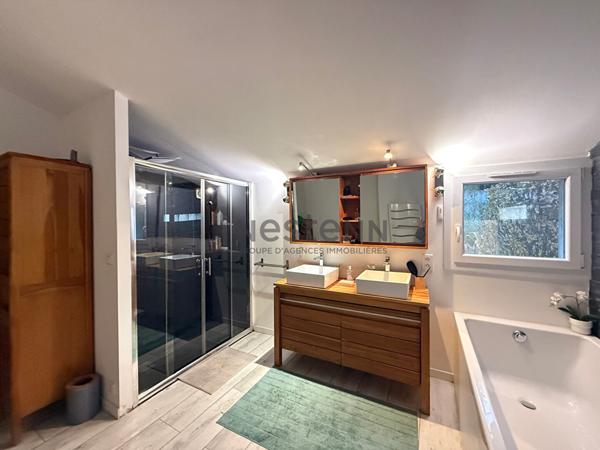 Magnifique Villa T5 de 170 m2 sur un terrain de 1 000m2 - Au calme absolu - Secteur Camoins 13011