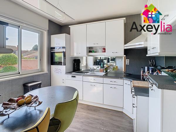 Roanne (42300) A VENDRE- ROANNE- MAISON D'ARCHITECTE SUR TERRAIN AVEC PISCINE