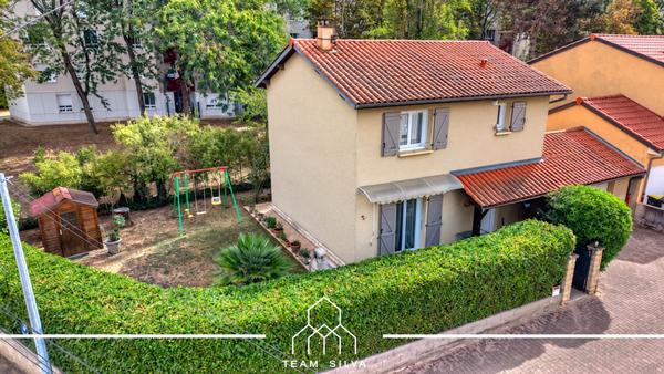 Maison
         4 pièces
        - 90 m² Exclusivité 285 000 € *