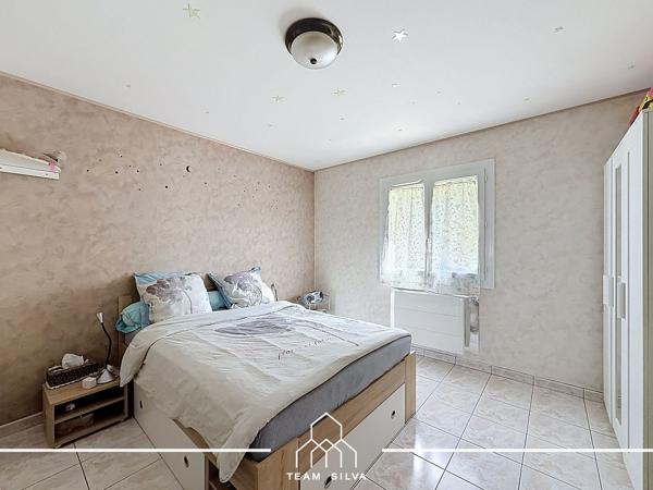 Maison
         4 pièces
        - 90 m² Exclusivité 285 000 € *