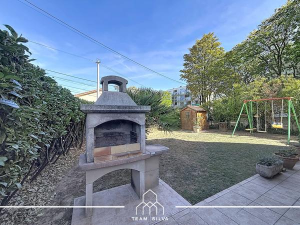 Maison
         4 pièces
        - 90 m² Exclusivité 285 000 € *