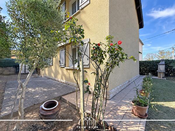 Maison
         4 pièces
        - 90 m² Exclusivité 285 000 € *