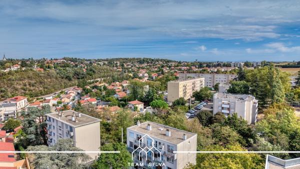 Maison
         4 pièces
        - 90 m² Exclusivité 285 000 € *