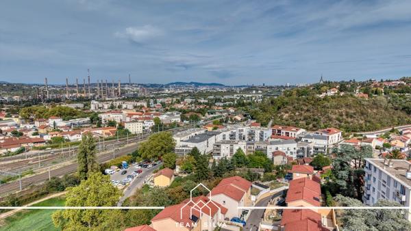 Maison
         4 pièces
        - 90 m² Exclusivité 285 000 € *
