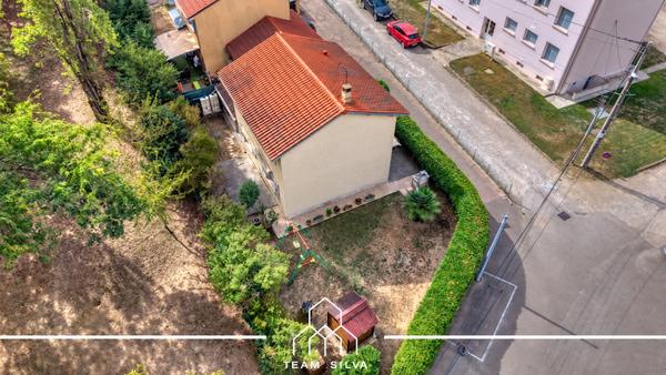 Maison
         4 pièces
        - 90 m² Exclusivité 285 000 € *