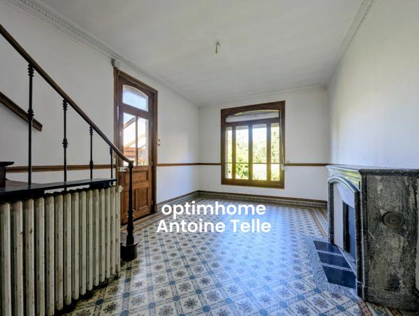 Le Cateau - Maison de ville avec jardin clos - Du cachet à moderniser !