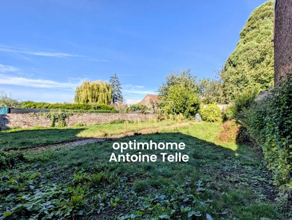 Le Cateau - Maison de ville avec jardin clos - Du cachet à moderniser !