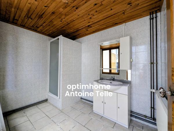 Le Cateau - Maison de ville avec jardin clos - Du cachet à moderniser !