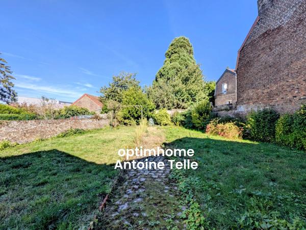 Le Cateau - Maison de ville avec jardin clos - Du cachet à moderniser !