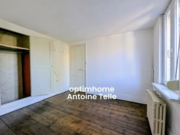 Le Cateau - Maison de ville avec jardin clos - Du cachet à moderniser !