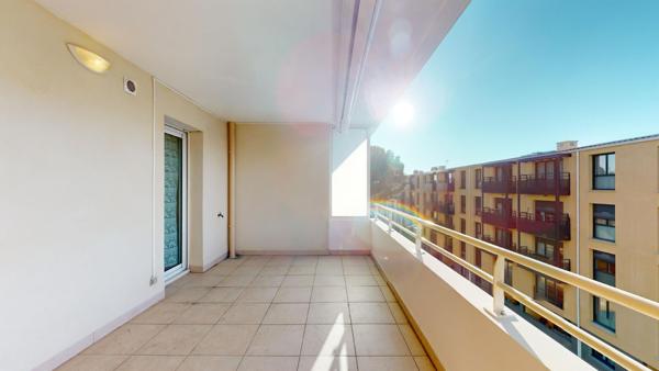 NARBONNE Quai Vallière. Appartement T3 de 67m² avec Loggia de 20m² + parking