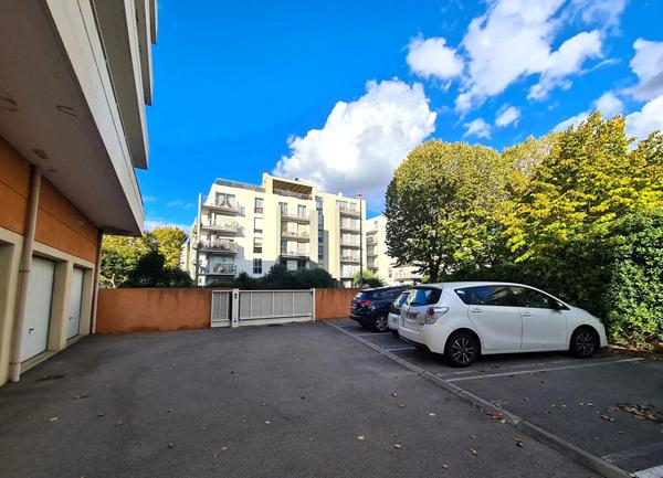 NARBONNE Quai Vallière. Appartement T3 de 67m² avec Loggia de 20m² + parking