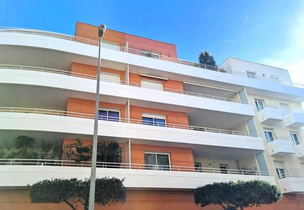 NARBONNE Quai Vallière. Appartement T3 de 67m² avec Loggia de 20m² + parking