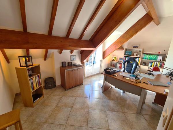 Maison à vendre SAINTE GENEVIEVE DES BOIS (91) - Maison lumineuse 4 chambres avec sous-sol total  de 125m² et terrain de 500 m²