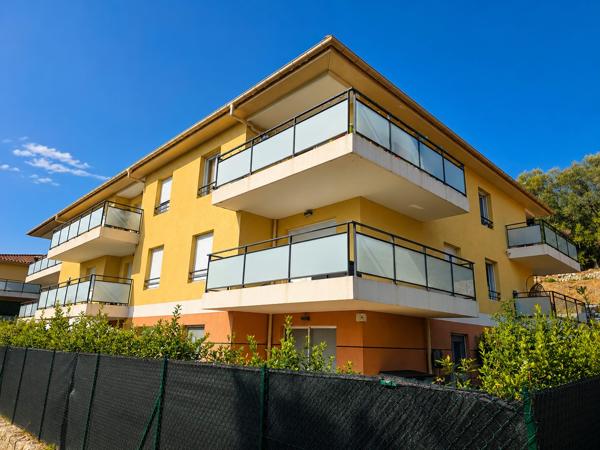 Grasse La Paoute – Coup de cœur pour ce T3 récent avec terrasse, garage et parking