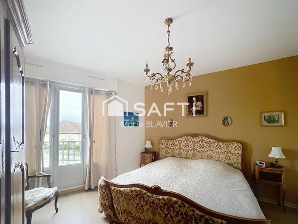 GRAY, Centre ville, vue Saône, F5 rénové,113m²