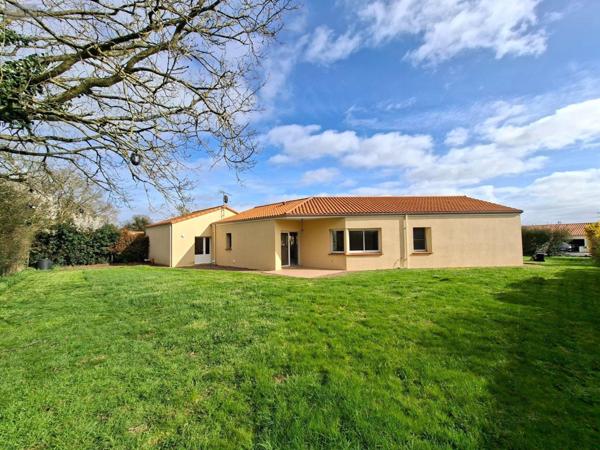 Maison à vendre à Mauléon dans les Deux-Sèvres (79700), ref : AGM 81*