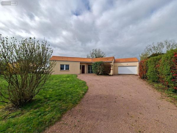 Maison à vendre à Mauléon dans les Deux-Sèvres (79700), ref : AGM 81*