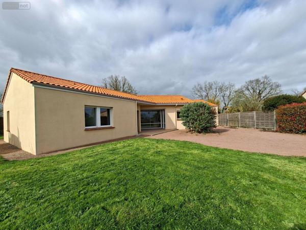 Maison à vendre à Mauléon dans les Deux-Sèvres (79700), ref : AGM 81*