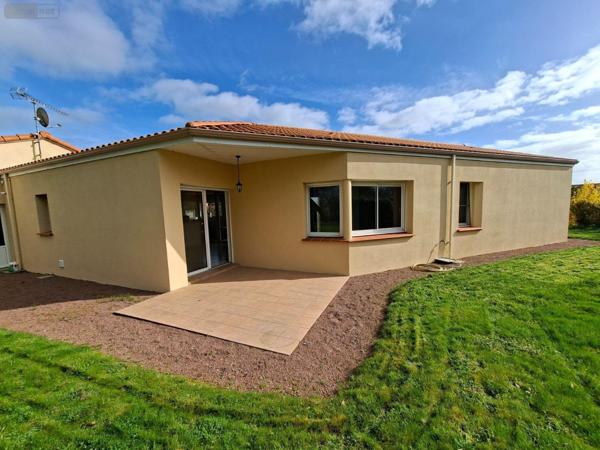 Maison à vendre à Mauléon dans les Deux-Sèvres (79700), ref : AGM 81*