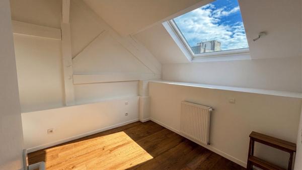 A VENDRE à PAU - Appartement T3 duplex en dernier étage avec terrasse de 10 m² et parking privatif, au calme