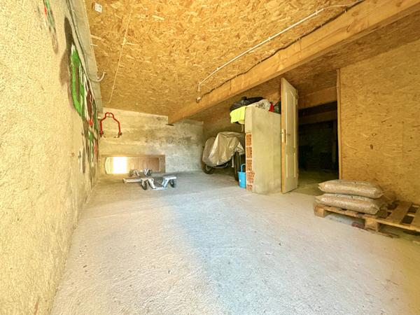 A VENDRE : MAISON FAMILIALE DE CARACTÈRE AVEC DÉPENDANCE ET BEAUX VOLUMES