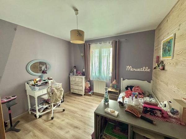 BEAU PAVILLON DE 5 CHAMBRES AVEC PISCINE A NIORT !