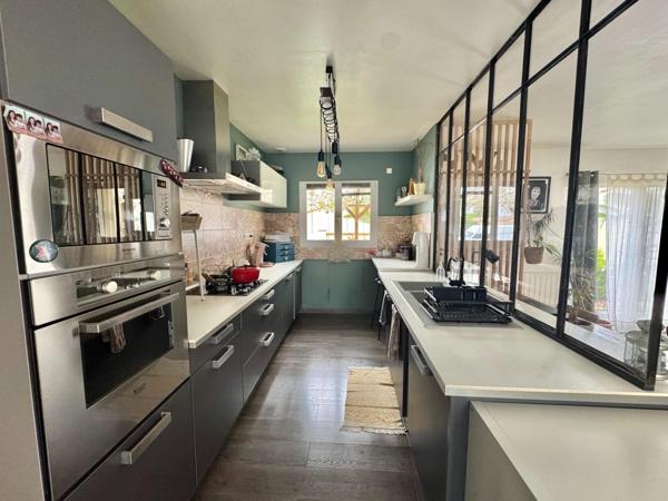 BEAU PAVILLON DE 5 CHAMBRES AVEC PISCINE A NIORT !