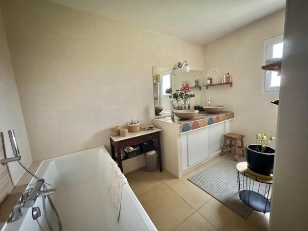 BEAU PAVILLON DE 5 CHAMBRES AVEC PISCINE A NIORT !