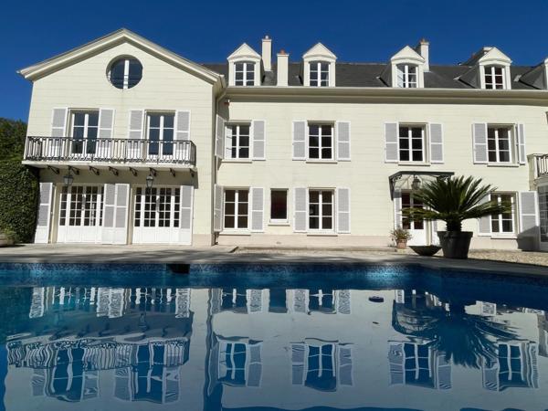 Maison à vendre 16 pièces, 10 chambres, 600 m2, piscine, garage, terrain 4537 m2 LOUVECIENNES (78)