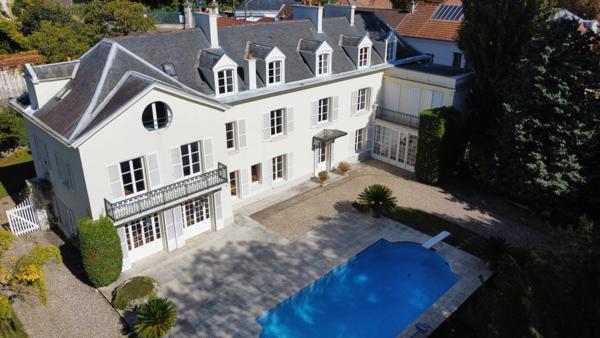 Maison à vendre 16 pièces, 10 chambres, 600 m2, piscine, garage, terrain 4537 m2 LOUVECIENNES (78)